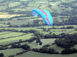 Simon flies by at Pandy.jpg (155086 bytes)